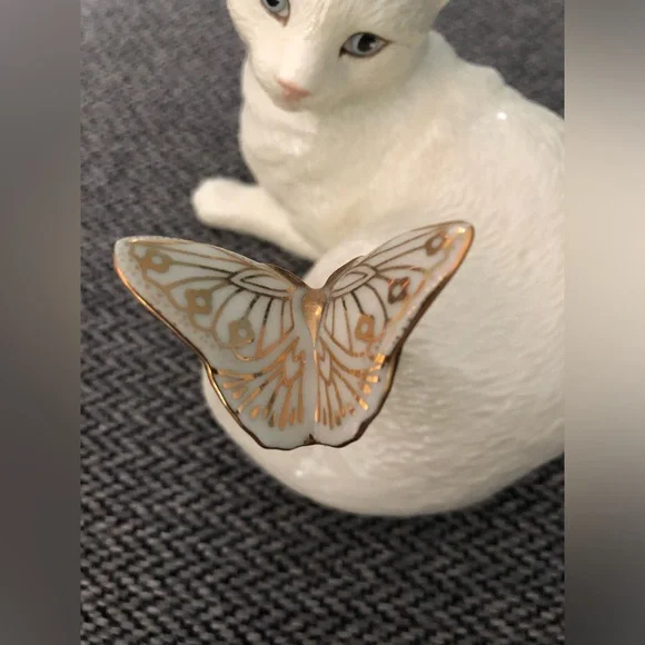 Vintage 1990's Lenox Ivory Cat Collection Enchantment Figurine